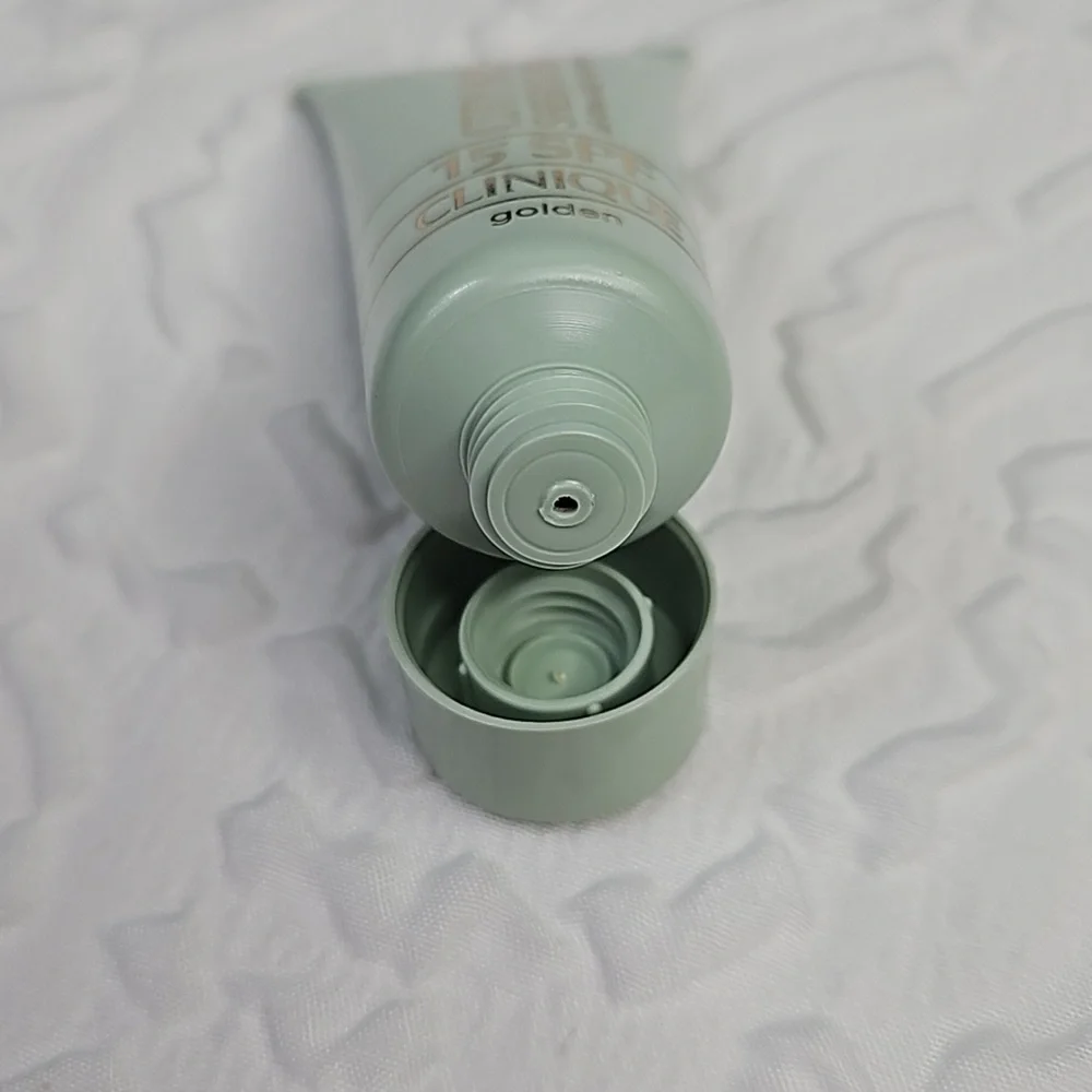 CLINQUE CITY BLOCK SHEER SHIMMER IN GOLDEN SPF15